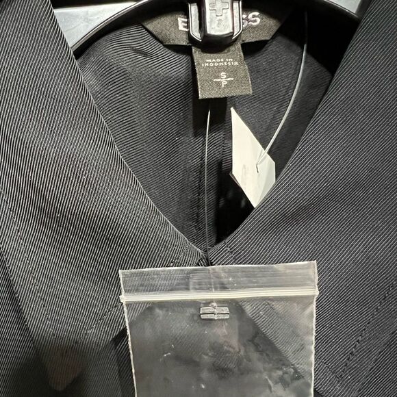 😊 3/$30 
NWT EXPRESS Black front tie crop top, Sz Small. Collared button down - Picture 6 of 7